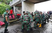 Kodam Udayana Bersih Pantai Padanggalak, Ratusan Prajurit Dikerahkan Jaga Lingkungan Bali