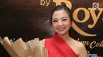 Artis Franda saat hadir sebagai pembicara dalam media talkshow "Dress for Love" di Jakarta, Rabu (14/2). Franda tampil mengenakan gaun merah dengan perut membuncit karena hamil. (Liputan6.com/Faizal Fanani)