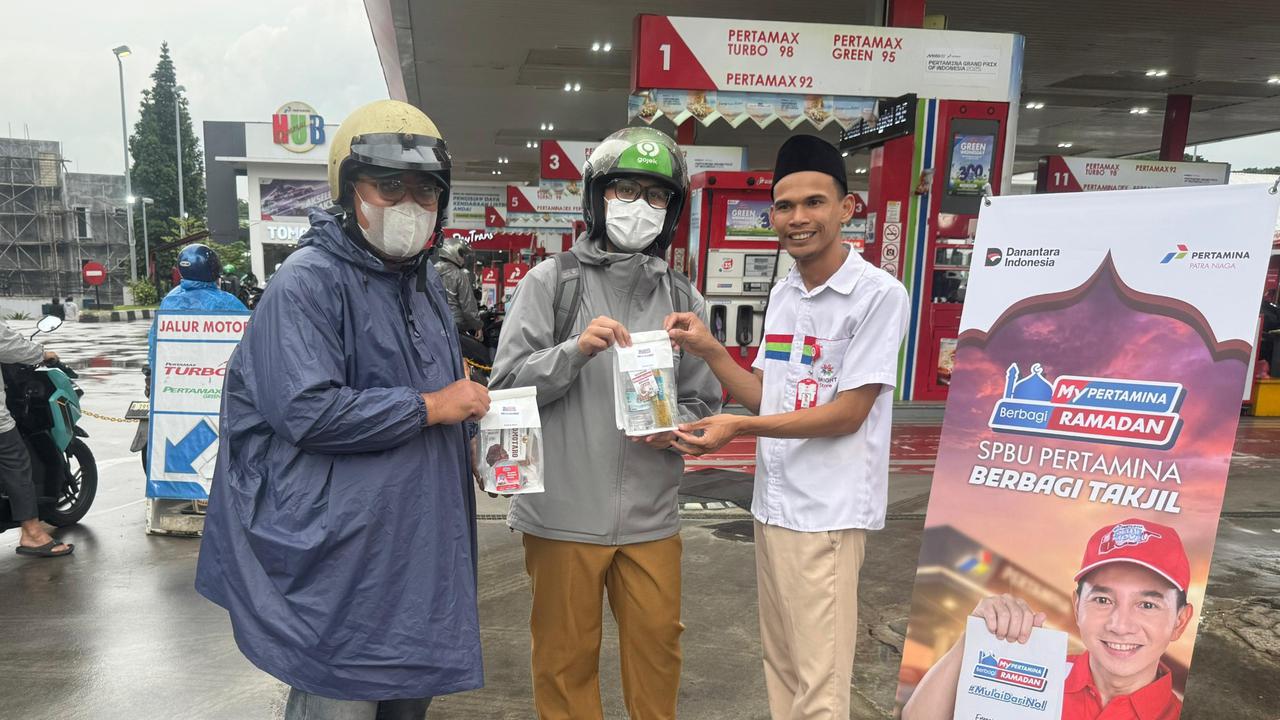 Dukung Program MyPertamina Berbagi Ramadan, Pertamina Retail Sebar Takjil Gratis di 116 SPBU COCO