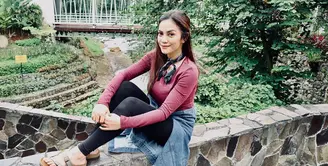 Masayu Anasasia, ibu muda yang penampilannya tidak berubah meski sudah memiliki anak. Terlebih saat Masayu dan gadis kecilnya, Samara Anaya Amandari, liburan ke luar negeri belum lama ini. (Instagram/masayuanastasia)