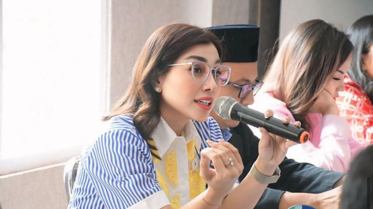 Outfit Nisya Ahmad Dikritik saat Diundang Makan Siang Kemenpora, Gaya Fashionnya Jadi Sorotan