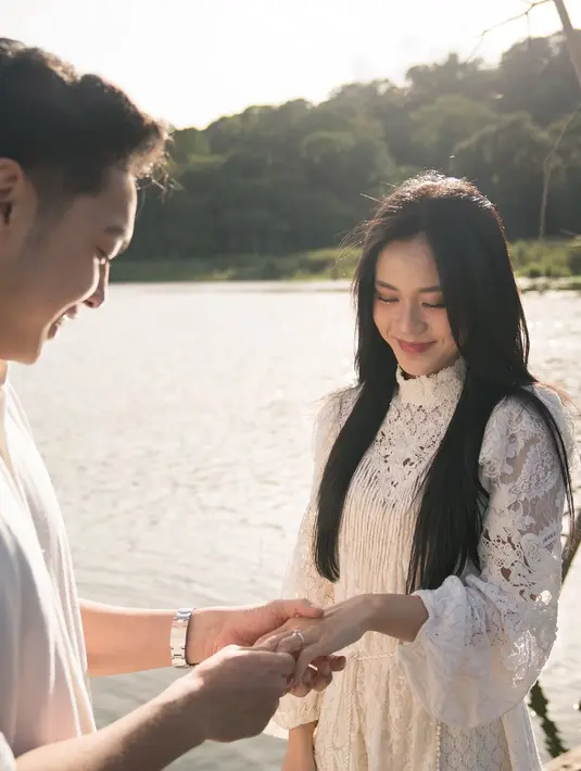 Momen tersebut tak hanya membuat hati banyak orang tersentuh, tetapi juga menjadi sorotan karena penampilannya yang anggun dan memikat. [@jessicajane99].