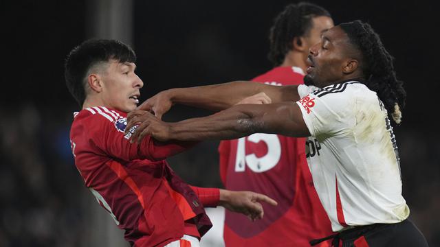 Foto: Lisandro Martinez Curi Poin dari Markas Fulham di Liga Inggris, Lesatkan Gol Sematawayang untuk MU