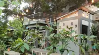 Sensasi makan di tengah kebun Pekarangan Rinati. (dok. Instagram @pekarangan.rinati/ https://www.instagram.com/p/CNh0zQqgOZY/?igshid=1lr4l7ntp55e7/ Dinda Rizky)