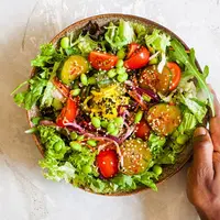 Tidak semua salad baik dikonsumsi, cek di sini mana yang baik dan buruk bagi kesehatan.