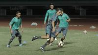 Pelatih Timnas Indonesia, Luis Milla, memimpin latihan jelang laga melawan Fiji di Stadion Patriot, Bekasi, Kamis, (31/8/2017). Indonesia akan menjalani laga Persahabatan melawan Fiji. (Bola.com/M Iqbal Ichsan)
