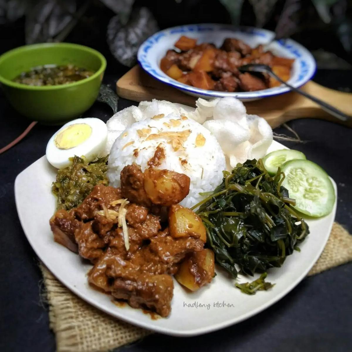 7 Resep Nasi Campur Lezat, Paduan Rasa Nusantara yang Menggugah Selera