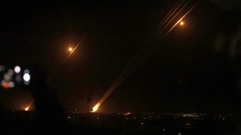 Serangan Ratusan Roket oleh Hamas di Langit Israel