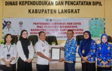 Fakta Unik: Kemenkum Sumut Serahkan 15 Surat Pencatatan Ciptaan Langkat, Lindungi Kekayaan Intelektual Daerah!