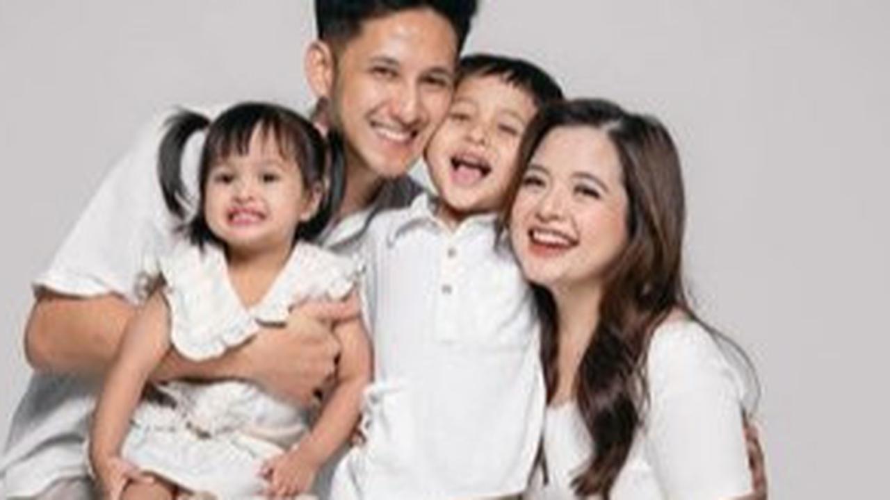 Keluarga Tasya Kamila Kompak Pakai Baju Putih di Sesi Pemotretan Terbaru, Harmonis Bak Keluarga Cemara