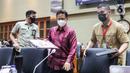 Menteri Kesehatan Budi Gunadi Sadikin bersiap mengikuti Rapat Kerja dengan Komisi IX DPR di gedung Parlemen, Jakarta, Senin (7/11/22). Rapat membahas strategi penguatan pelaksanaan Peraturan Presiden Nomor 72 Tahun 2021 tentang Percepatan Penurunan Stunting. (Liputan6.com/Angga Yuniar)