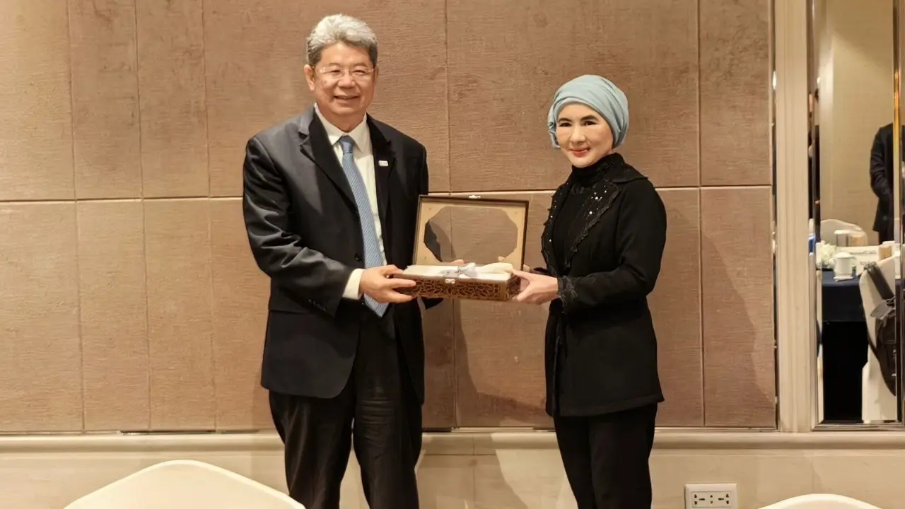 Penandatanganan Nota Kesepahaman (MoU) antara Direktur Utama & CEO PT Pertamina (Persero), Nicke Widyawati, dan Ma Yongsheng, Ketua Sinopec Group, di Shanghai, Tiongkok. (Dok Pertamina)