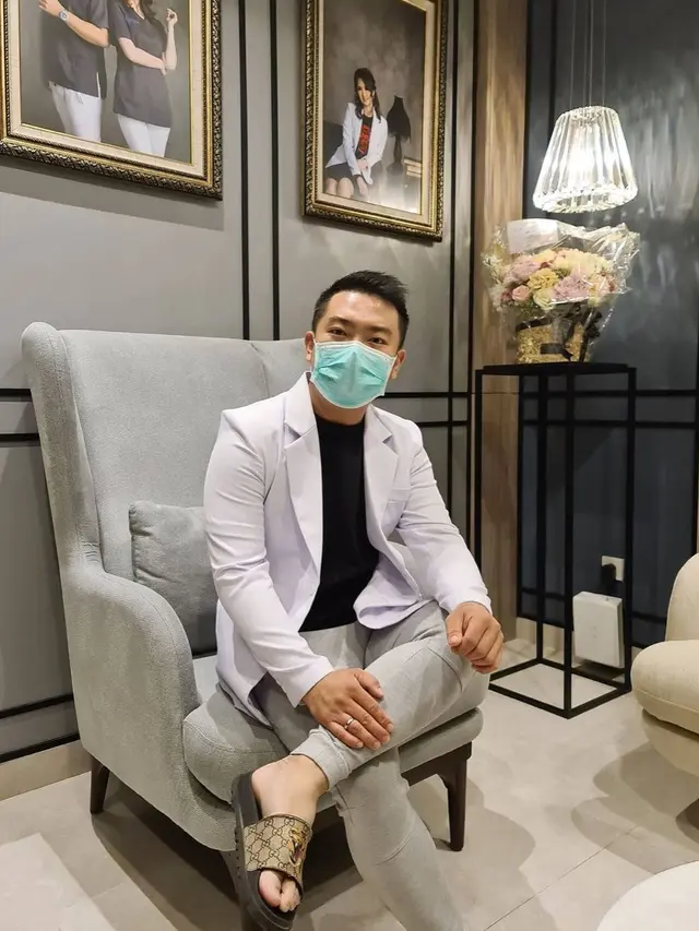 Dokter muda Michael Lawanto