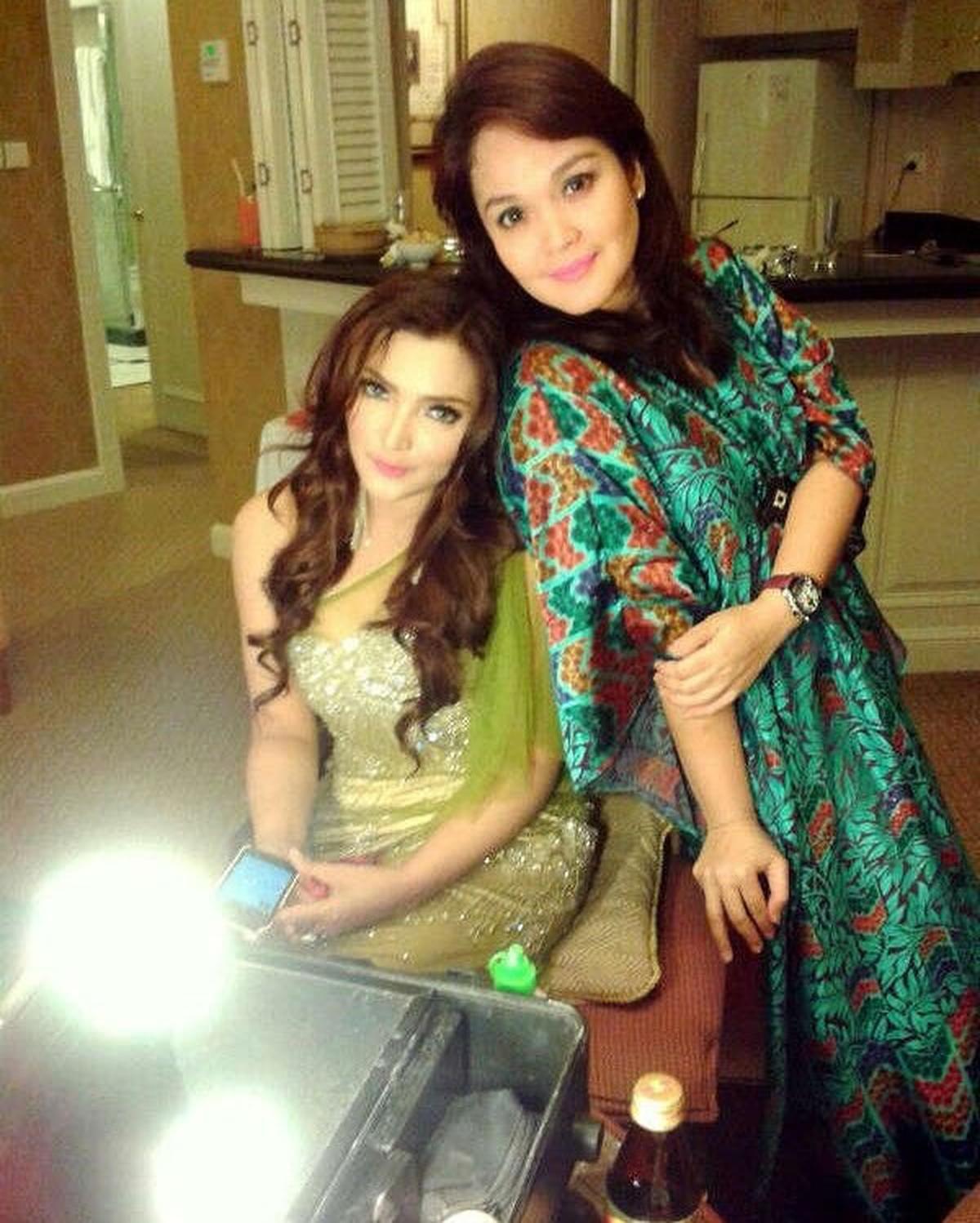 7 Potret Ashanty Rayakan Ultah Kakak Perempuannya, Penuh Kehangatan Bersama Keluarga - Unggah Foto Lawas