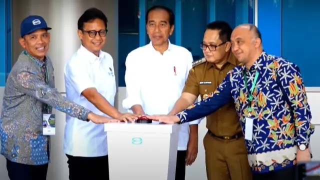 Jokowi saat meresmikan RS Kemenkes Surabaya. (Foto: Sekretariat Presiden)