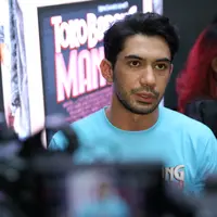Reza Rahadian jumpa pers film terbarunya Toko Barang Mantan di Melawai, Jakarta Selatan, Selasa (14/1/2020). (Daniel Kampua/Fimela.com)