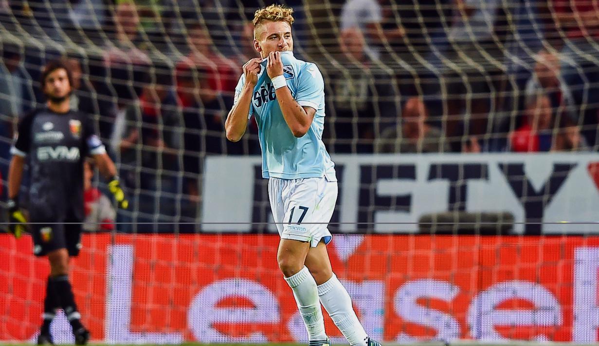 Gaya pemain Lazio, Ciro Immobile usai membobol gawang Genoa pada lanjutan Serie A Italia di Luigi Ferraris Stadium, Genoa, (17/9/2017).  Lazio menang 3-2. (Simone Arveda/ANSA via AP)
