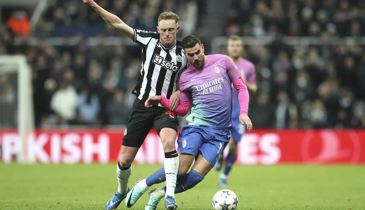 Milan finis di peringkat ketiga dengan poin 8 dan berhak melanjutkan kiprah di Liga Europa. (AP Photo/Scott Heppell)