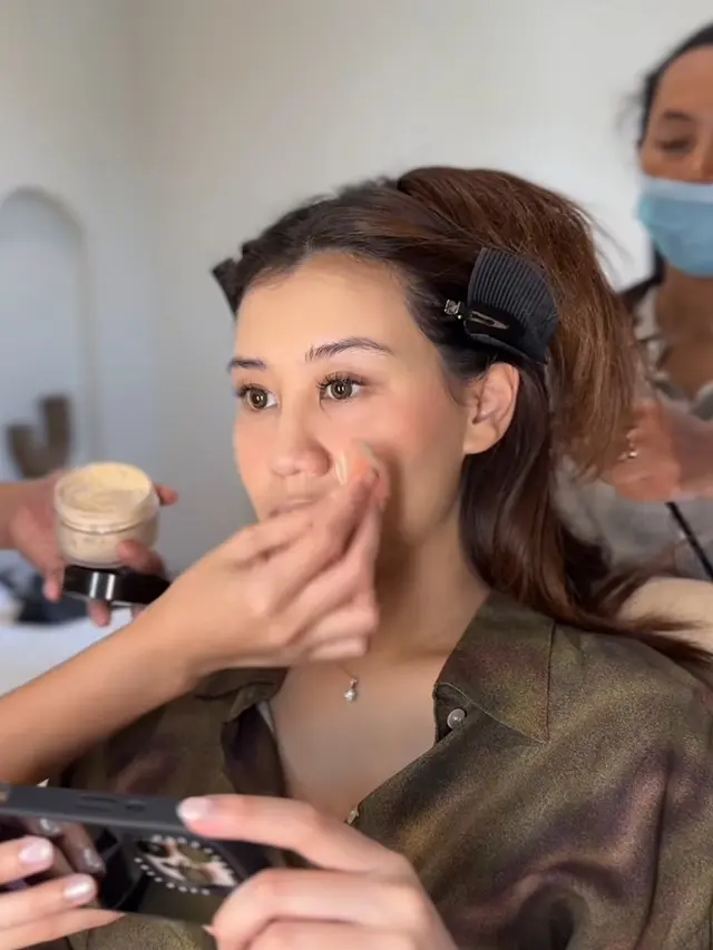 Rahasia Makeup Flawless Fresh Aaliyah Massaid saat Maternity Shoot. [@ochiipramita]