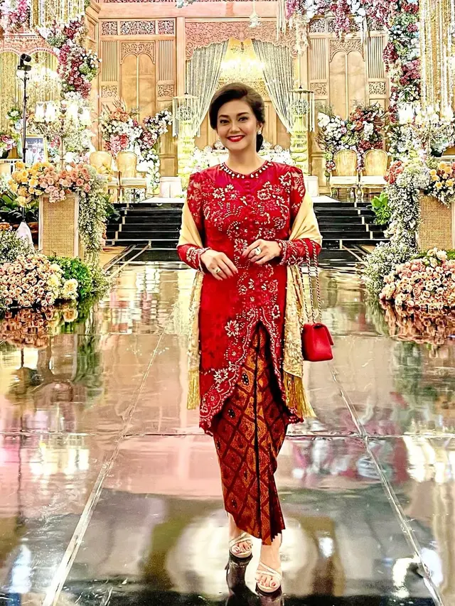 Potret Bella Saphira saat Pakai Kebaya, Penampilan saat Mantu Curi Perhatian