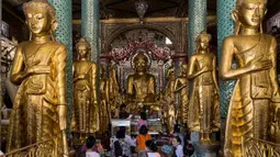 Hari Ulang Tahun Buddha, yang sering disebut Hari Waisak atau Buddha Purnima, diperingati oleh umat Buddha di seluruh dunia. (Sai Aung MAIN/AFP)