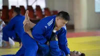 Kunjungan CdM Lexyndo Hakim ke Pelatnas Judo. (NOC Indonesia/Naif Al'as)