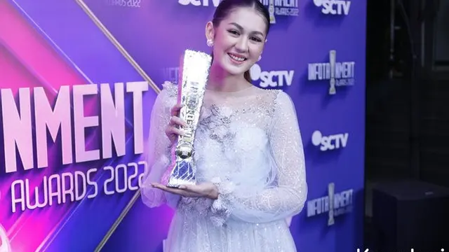 7 Potret Artis Pemenang Infotainment Awards 2022, Lesti dan Billar Raih Best Couple