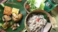 Nikmatnya Santap Nasi Tutug Oncom Tasik yang Melegenda