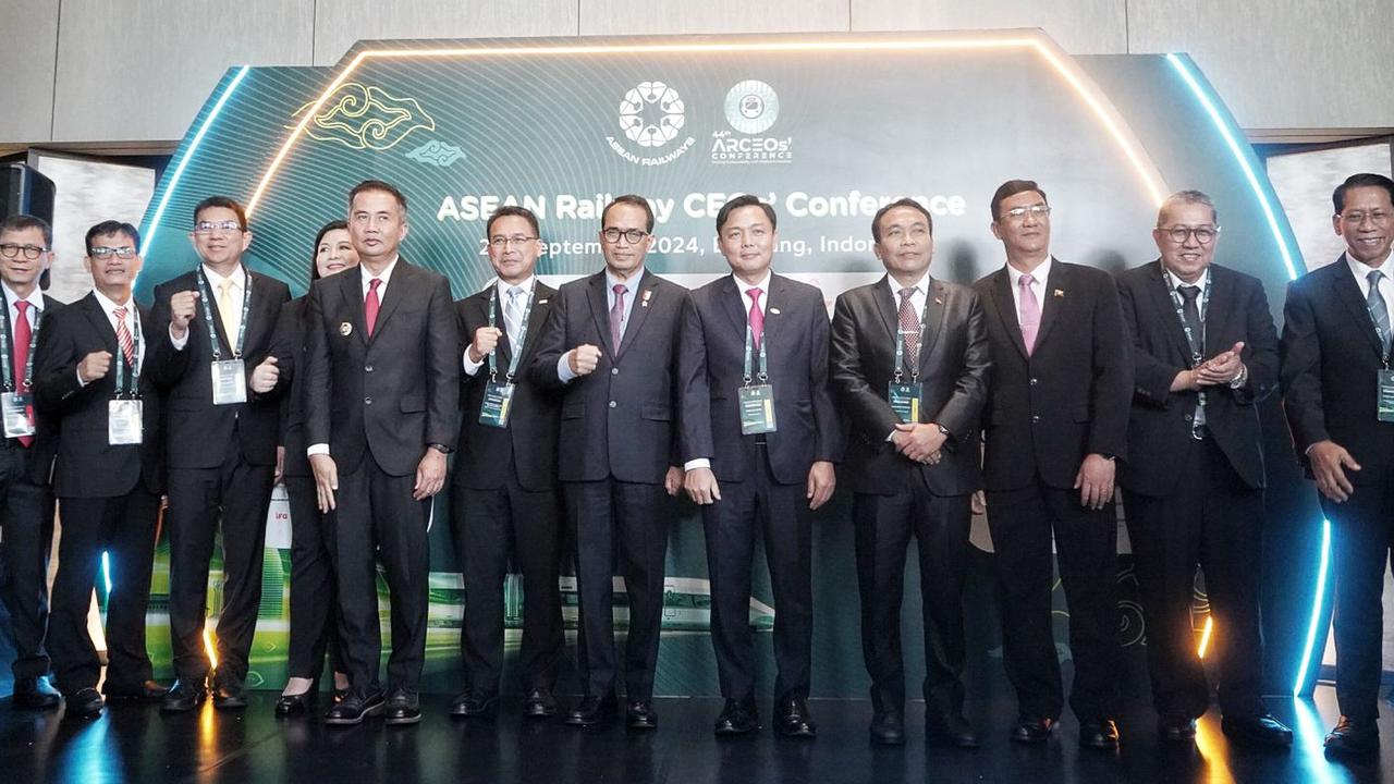 Menhub Ajak Negara di Asean dan Swasta Mengembangkan Transportasi Massal Berbasis Rel