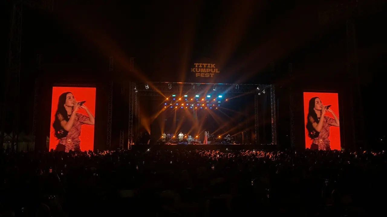 Penampilan Mahalini dalam Titik Kumpul Festival memukau penonton. (Liputan6.com/Jihan Rafifah)