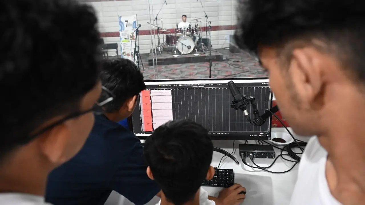 Aneuk Muda Aceh Unggul Hebat (AMANAH) memasilitasi generasi muda berkarya di bidang musik dan audio production (Istimewa)