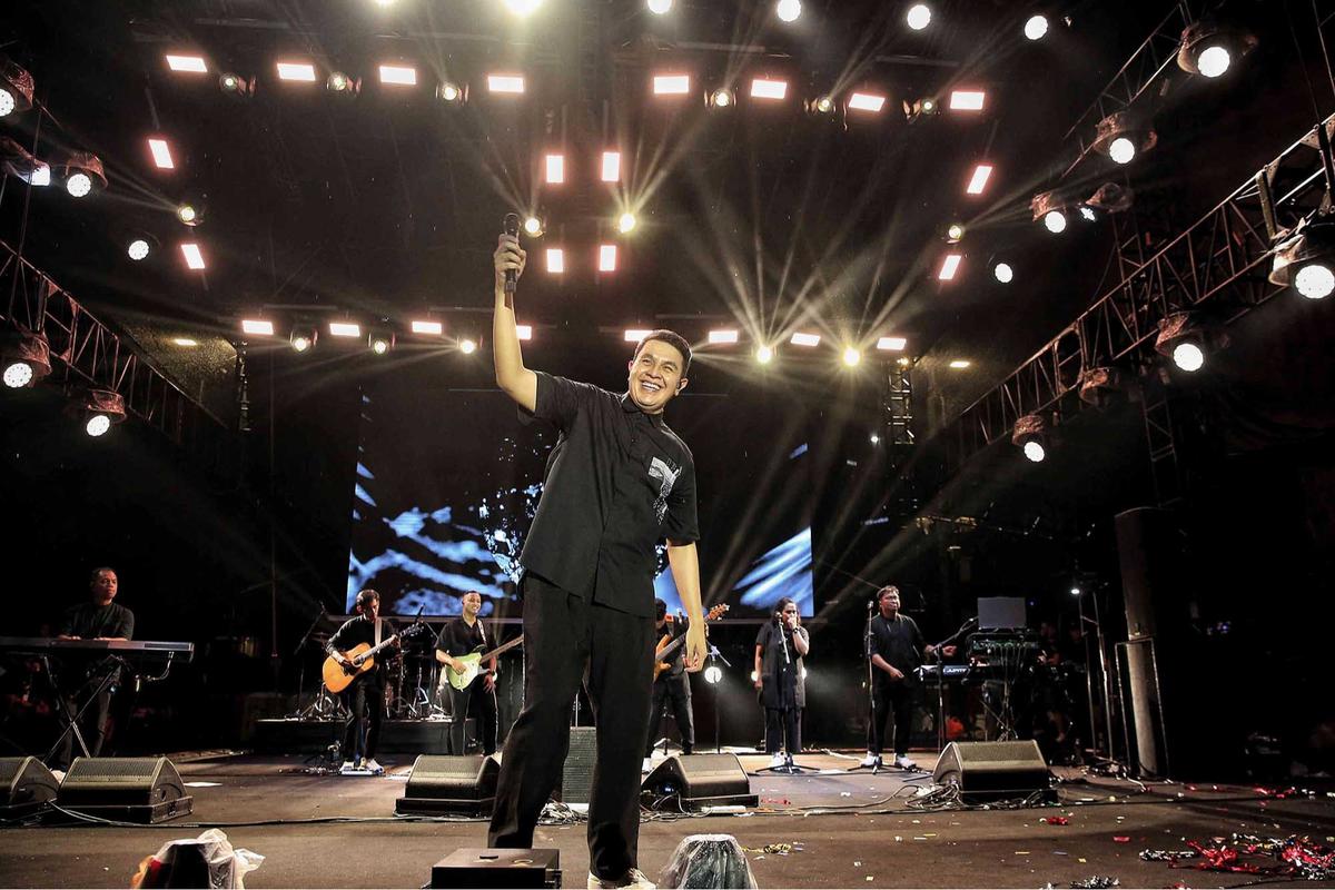 FOTO: Penampilan TULUS Menghibur Ribuan Pengunjung KapanLagi Buka Bareng BRI Festival 2025
