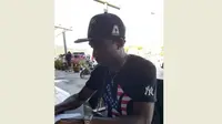 Osas Saha saat menandatangani kontrak dengan Penang FA. (Dok. Penang FA)