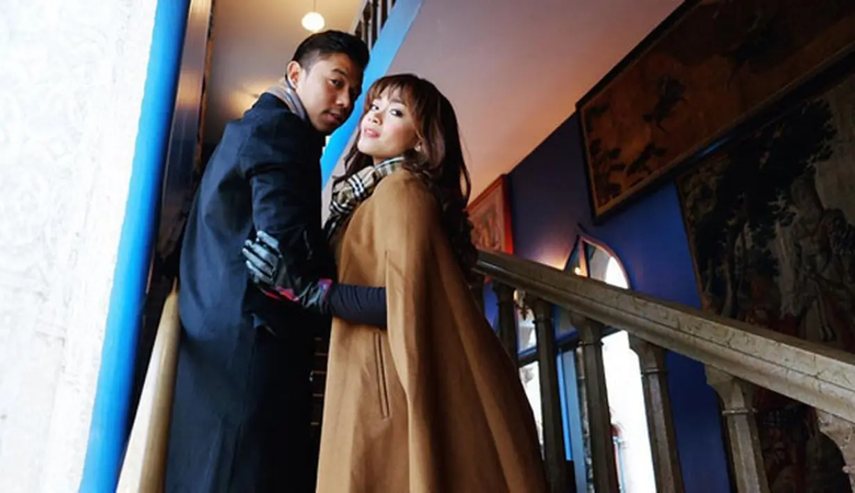 ‎"Saya memang nggak mau melewati pacaran, tapi yuk kita serius, aku bilang gitu ke Sheza. Saya pilih Sheza karena agamanya bagus banget,” ungkap Surya.(Instagram/shezaidris)