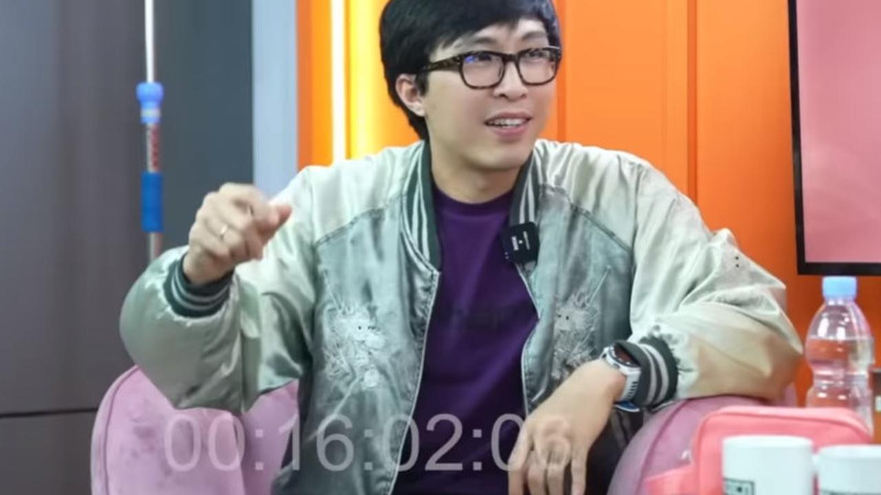 Dokter Tirta bicara soal Stroke Telinga di kanal Youtube dokter Richard Lee.