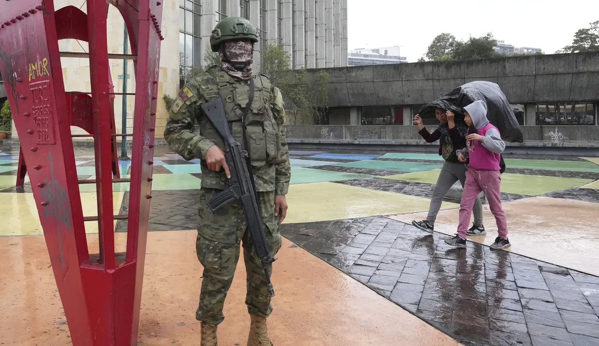 Keamanan di sekitar kegiatan pemilu semakin meningkat setelah pembunuhan calon presiden Fernando Villavicencio baru-baru ini. (AP Photo/Dolores Ochoa)