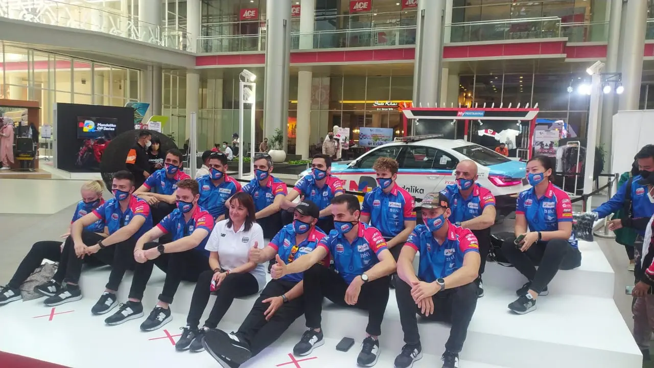 Tim SAG berfoto bersama sebelum acara jumpa pers