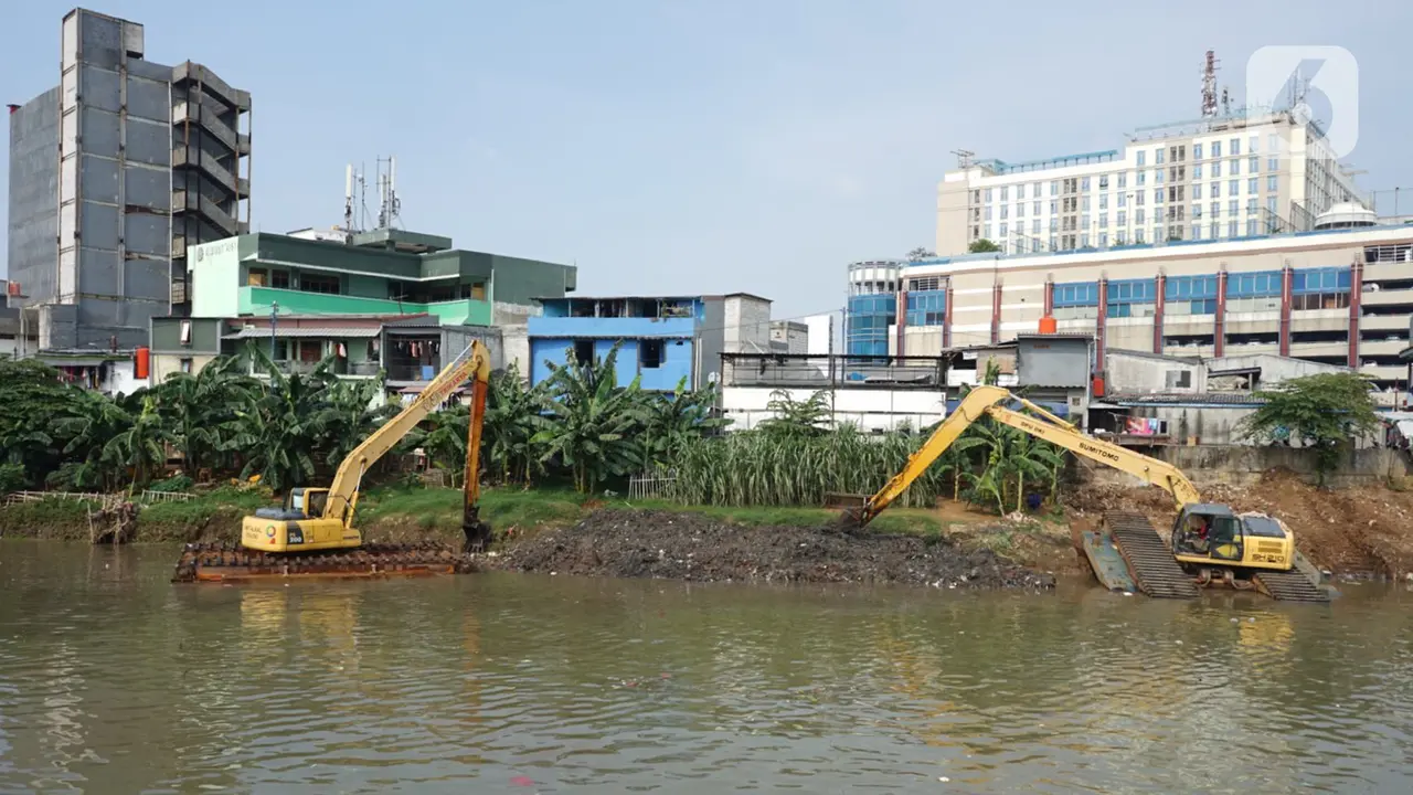 Alat Berat Dikerahkan untuk Atasi Pendangkalan Kanal Barat