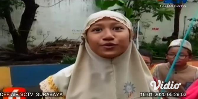 VIDEO: Siswa SD Muhammadiyah Surabaya Lomba Mancing Sampah di Sungai