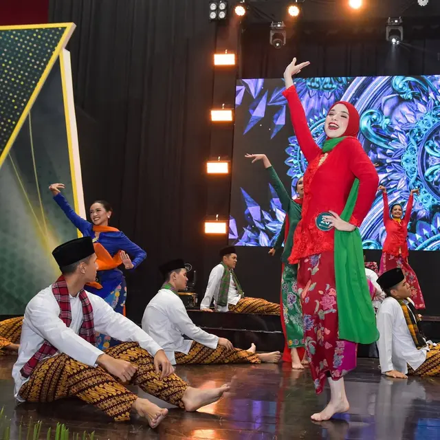 Foto Isabel Azhari Pakai Kebaya