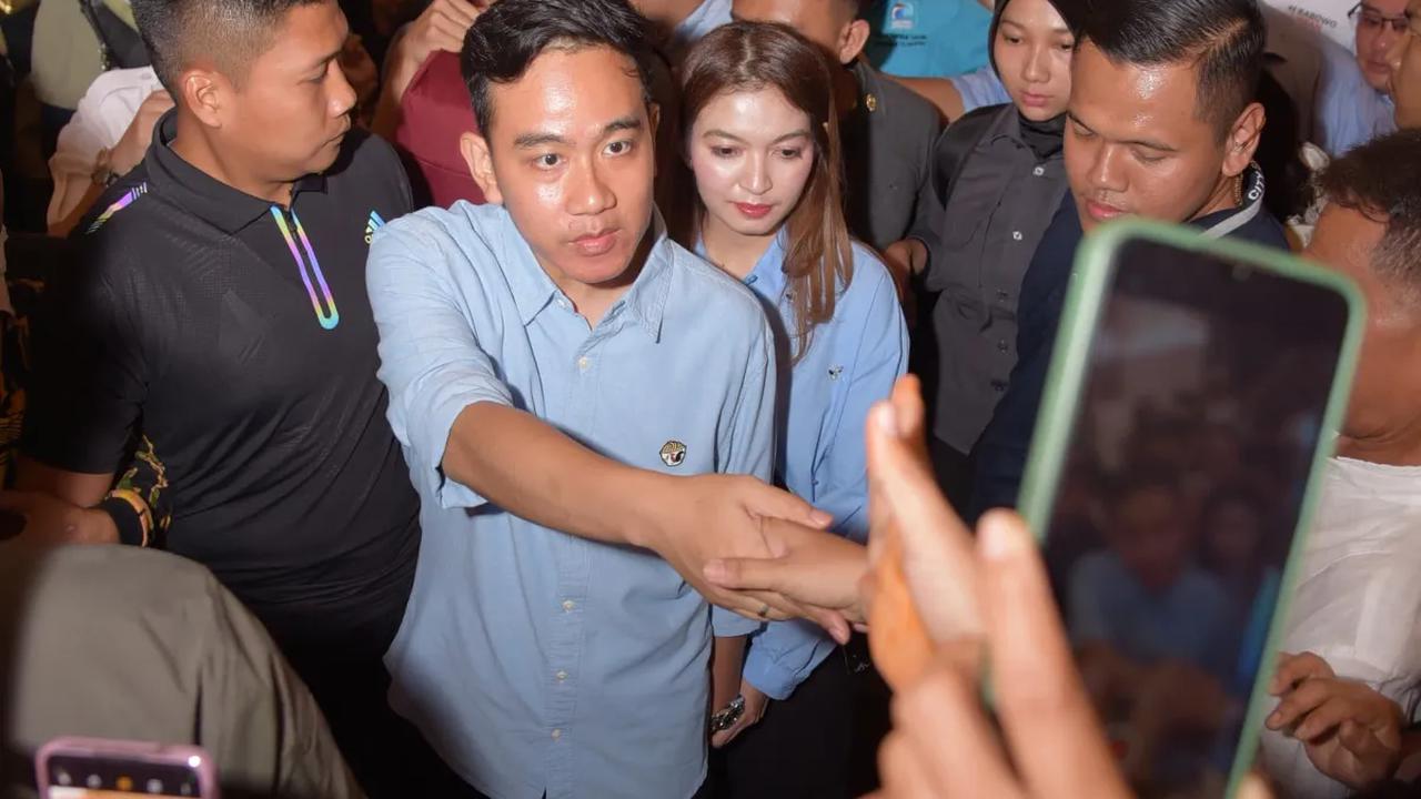 <br>Terkait hubungan keluarganya dengan PDI Perjuangan, yang dikabarkan tak harmonis, Gibran menepis. Terutama Iriana yang sering dikabarkan tidak terlalu suka dengan PDI Perjuangan.<br>