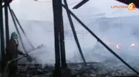 [VIDEO] Diduga Akibat Korsleting, Pabrik Mebel terbakar