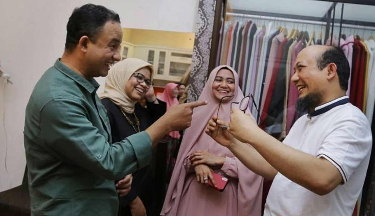 Foto Keakraban Novel Dan Anies Baswedan Saat Bertukar Kacamata News Liputan6 Com