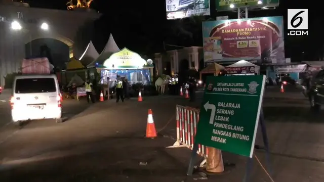 Empat hari jelang lebaran, ribuan pemudik sepeda motor yang akan menuju pelabuhan Merak, minggu malam, memadati jalan raya Serang, Cikupa, Tangerang, Banten.