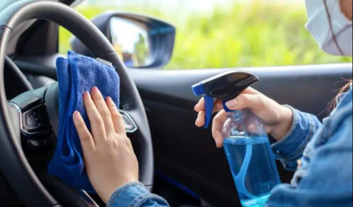 Bersihkan Mobil Secara Rutin