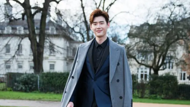 Lee Jong Suk
