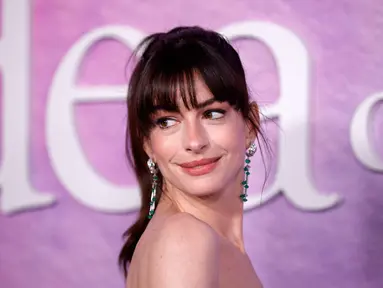 Aktris AS Anne Hathaway menghadiri pemutaran perdana "The Idea of ​​You" Prime Video di Jazz di Lincoln Center di New York City, Senin (29//4/2024). (KENA BETANCUR / AFP)