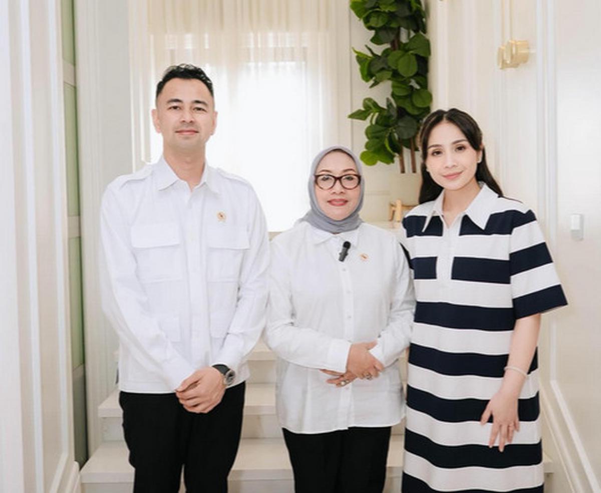 Cantiknya Nagita Slavina Gendong Baby Lily Sambut Kehadiran Menteri Arifah Fauzi, Gaya Simple tapi Elegan