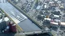 Sebuah gelombang pasang terlihat di Sungai Sunaoshi setelah peringatan tsunami dikeluarkan menyusul gempa bumi di Tagajo, Prefektur Miyagi, Jepang, Selasa (22/11). Gempa bumi berkekuatan 7,3 skala richter (SR) melanda Jepang bagian utara (REUTERS)