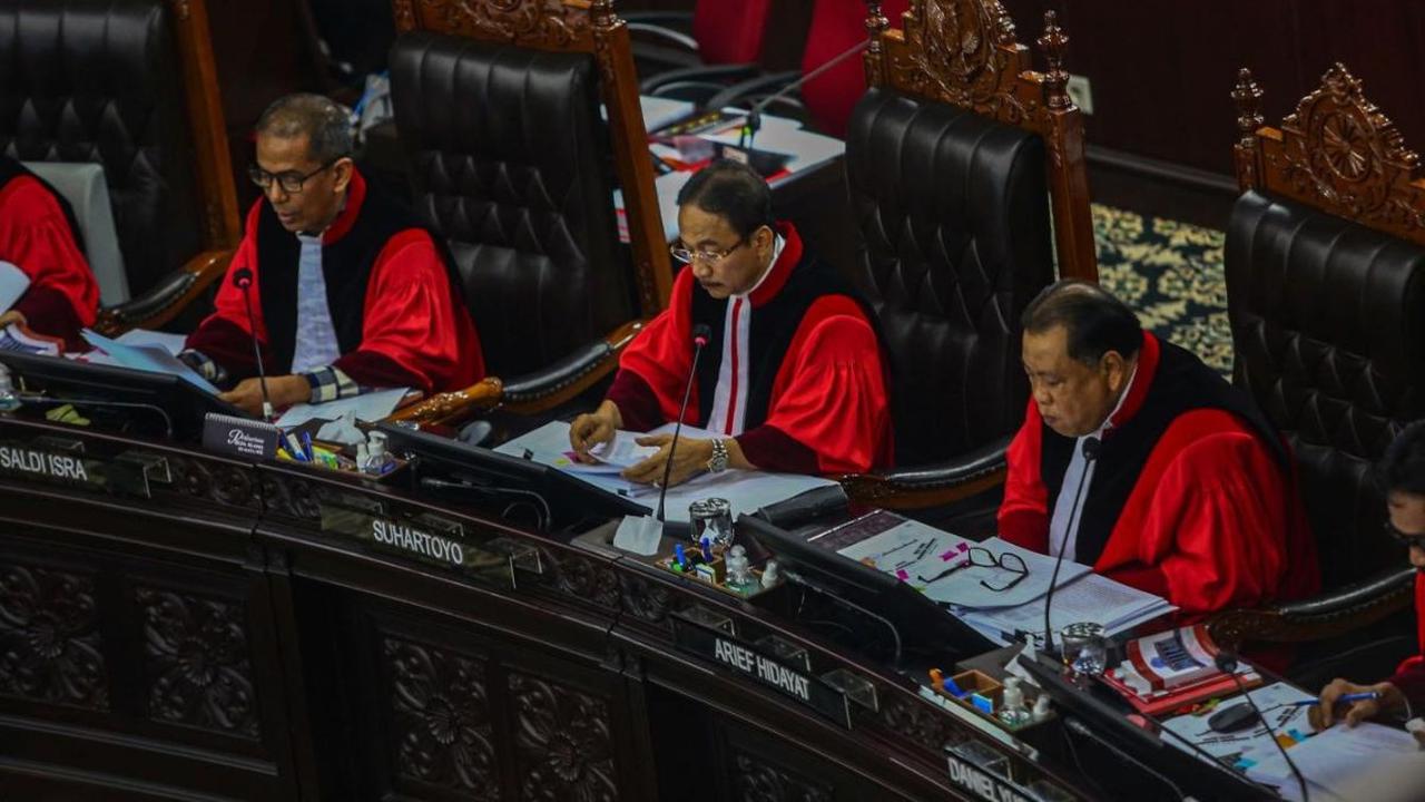 Dissenting Opinion Hakim Saldi Isra: Bansos Digunakan Sebagai Kamuflase Dukungan ke Salah Satu Paslon